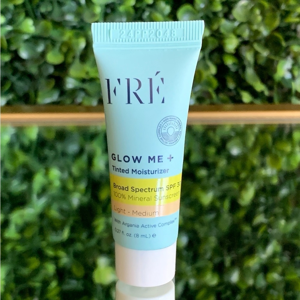 Fre LIGHT MEDIUM Glow Me + Tinted Mineral Moisturizer SPF30 | NEW | Travel | FRÉ